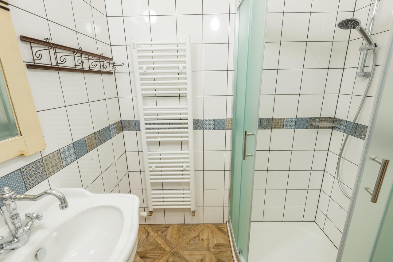 Riverside Apartment With A Balcony Прага Екстер'єр фото
